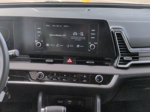 Used 2024 Kia Sportage LX image 15