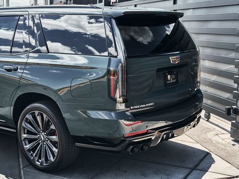 Used 2026 Cadillac Escalade V AWD/4WD image 9
