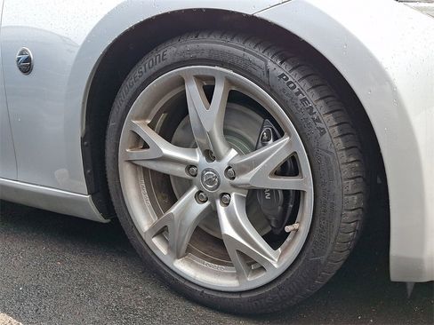 Used 2009 Nissan 370Z Touring w/ Sport Pkg image 6