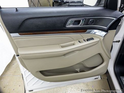 Used 2018 Ford Explorer Limited image 23