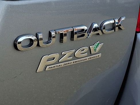 Used 2017 Subaru Outback 2.5i Premium image 32