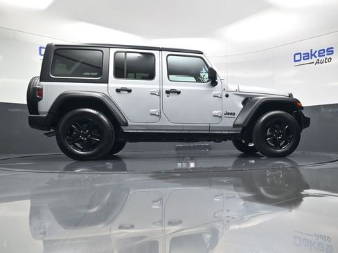Used 2022 Jeep Wrangler Unlimited Sport image 43