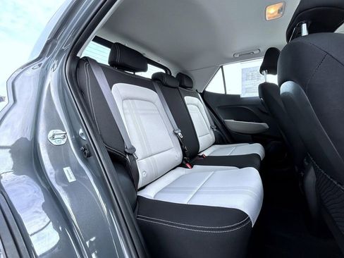 Used 2025 Hyundai Venue SEL image 18