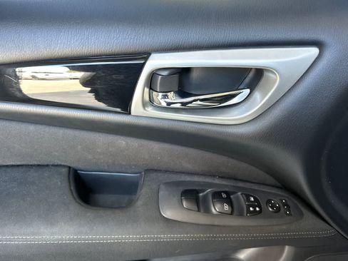 Used 2017 Nissan Pathfinder SV w/ Cargo Package image 15