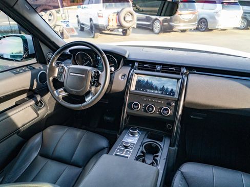 Used 2019 Land Rover Discovery SE image 23