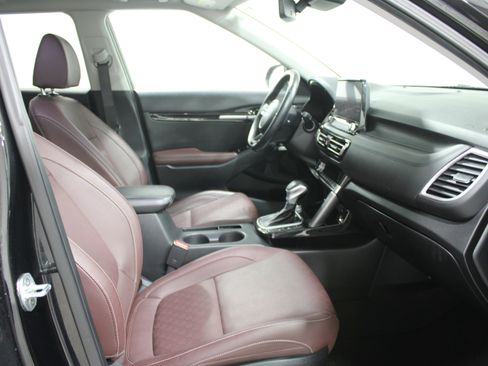 Used 2022 Kia Seltos SX w/ Sunroof Package image 25