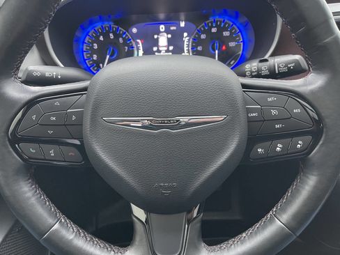 Used 2019 Chrysler Pacifica Touring-L image 31