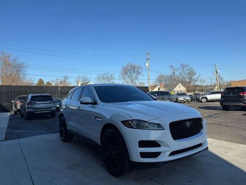Used 2019 Jaguar F-PACE Premium image 3