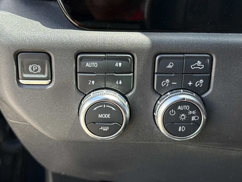 Used 2022 GMC Sierra 1500 SLT w/ SLT Premium Plus Package AWD/4WD image 44