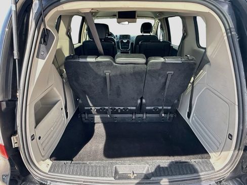 Used 2015 Chrysler Town & Country Touring FWD image 25