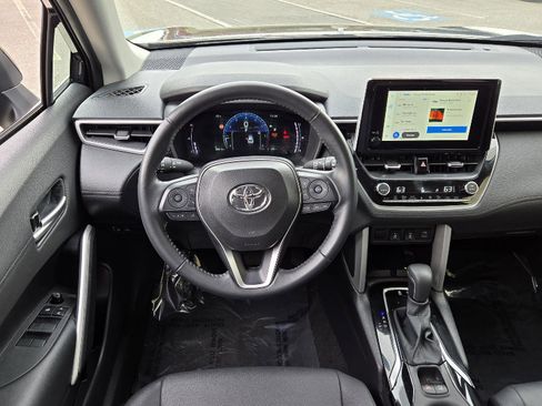 Used 2025 Toyota Corolla Cross XLE AWD/4WD image 10