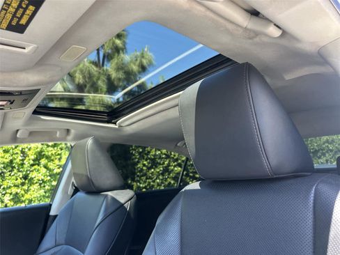 Used 2020 Lexus ES 300h w/ Accessory Package 2 image 31