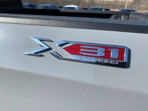 Certified 2024 GMC Sierra 1500 SLE image 17