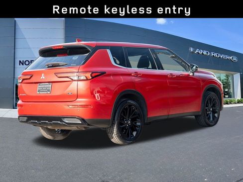 Used 2023 Mitsubishi Outlander SE Black Edition image 4