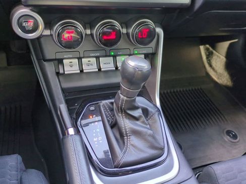 Used 2022 Toyota GR86 RWD image 17