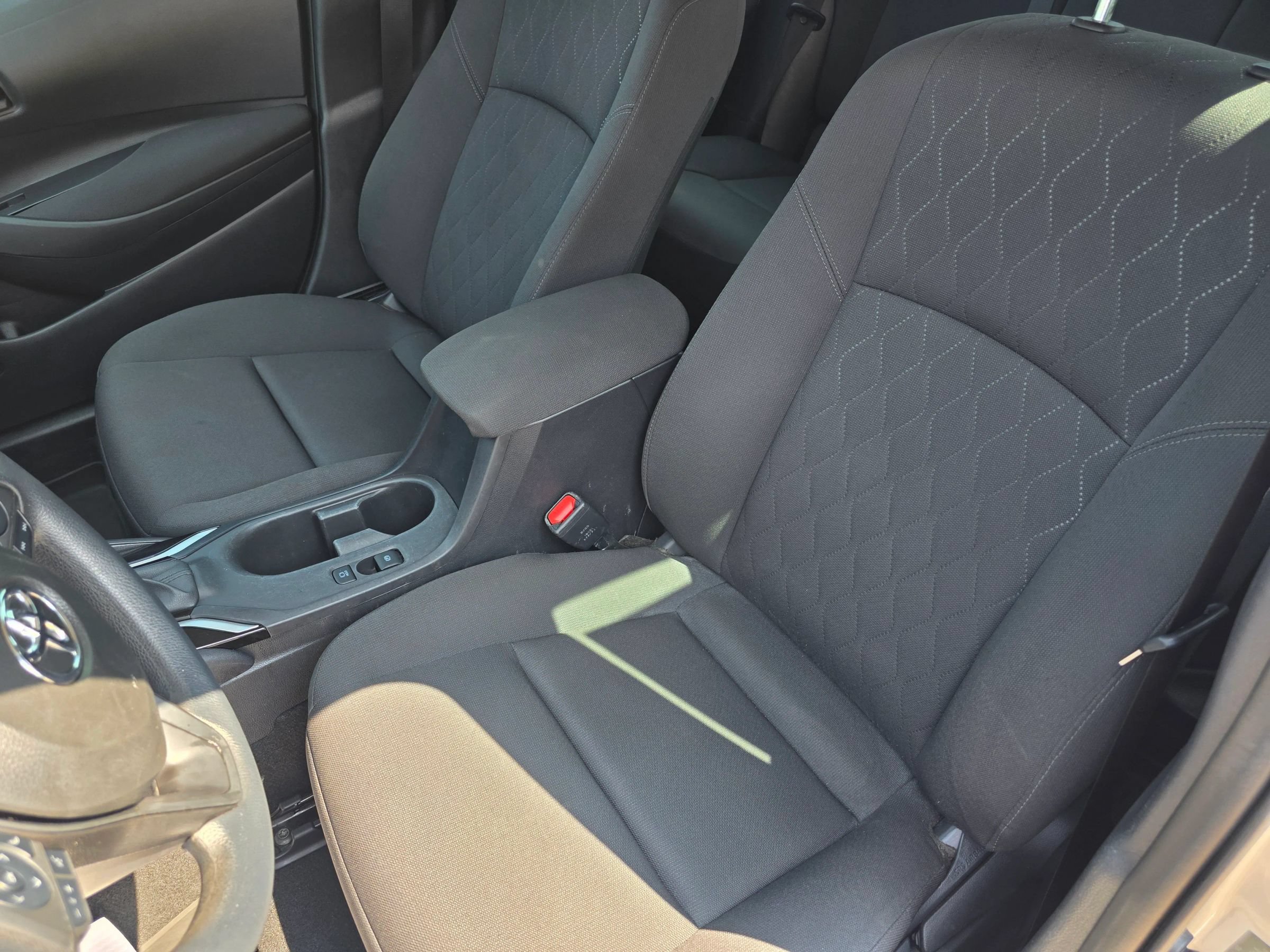 Used 2025 Toyota Corolla LE FWD image 14