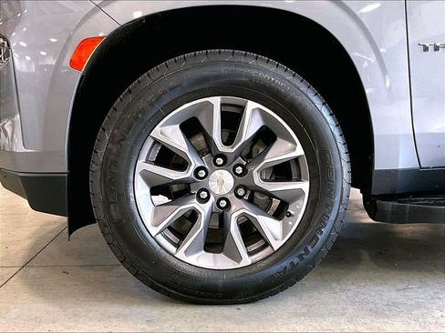 Used 2022 Chevrolet Tahoe LT w/ Luxury Package AWD/4WD image 7