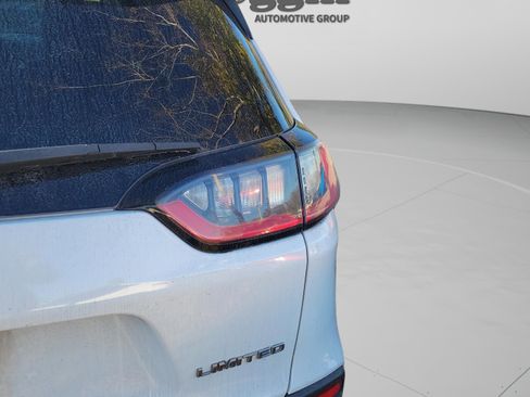 Used 2019 Jeep Cherokee Limited w/ Luxury Group image 17