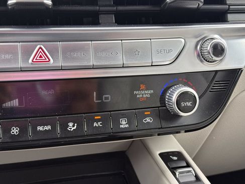 Used 2024 Kia Telluride SX w/ Towing Package FWD image 27
