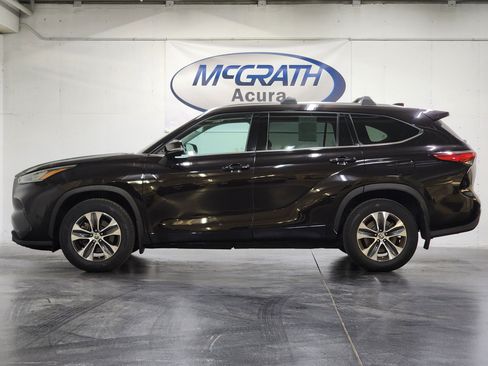 Used 2020 Toyota Highlander XLE AWD/4WD image 10