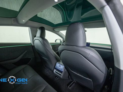 Used 2025 Tesla Model 3 Long Range AWD/4WD image 32