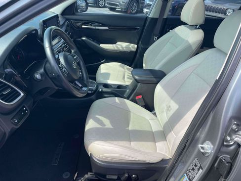Used 2021 Kia Seltos EX AWD/4WD image 14