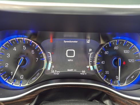 Used 2022 Chrysler Pacifica Limited FWD image 25