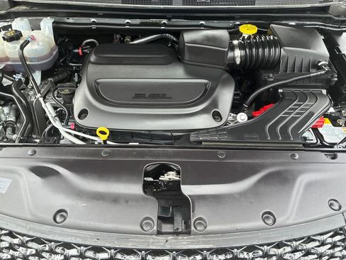 Used 2024 Chrysler Pacifica Touring-L image 21