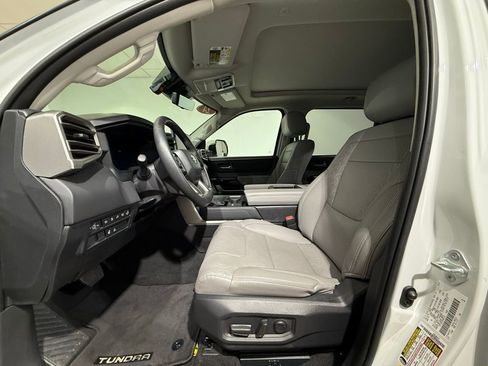Used 2024 Toyota Tundra Limited AWD/4WD image 12