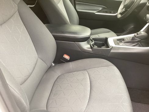 Used 2021 Toyota RAV4 XLE w/ Convenience Package AWD/4WD image 4