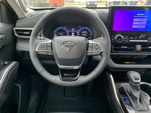 New 2026 Toyota Highlander Platinum AWD/4WD image 16
