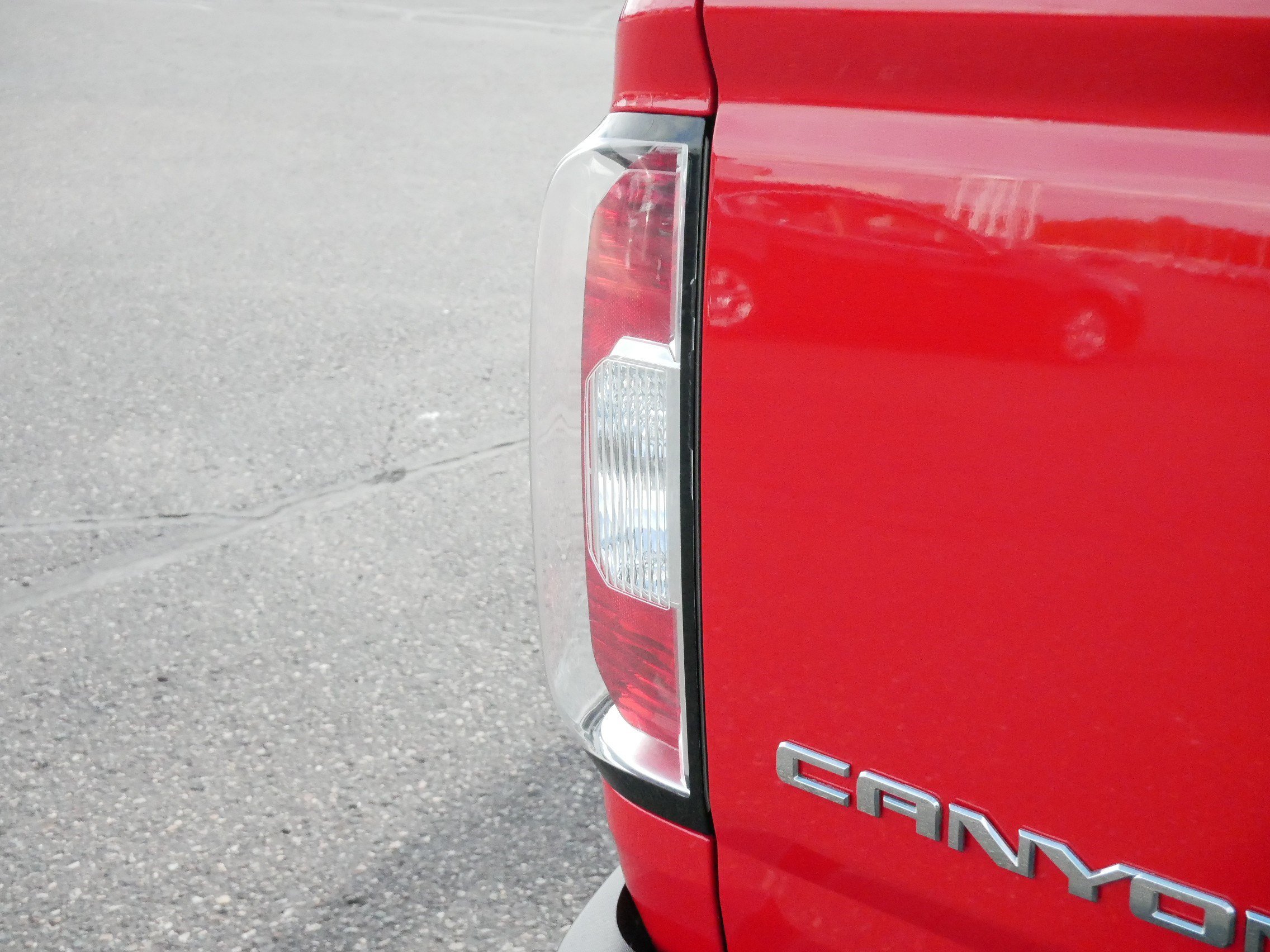 Used 2015 GMC Canyon SLE w/ All-Terrain Package AWD/4WD image 16