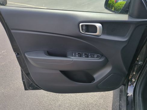 Used 2026 Hyundai Venue SE FWD image 14