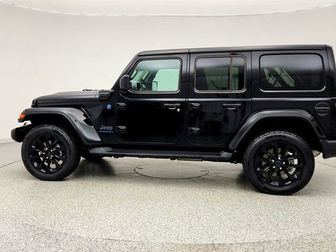 Used 2025 Jeep Wrangler Unlimited Sahara image 8