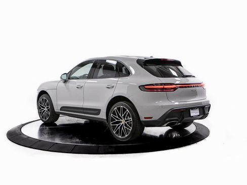 Certified 2025 Porsche Macan image 3