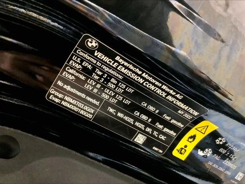 Used 2022 BMW X7 xDrive40i w/ M Sport Package image 32