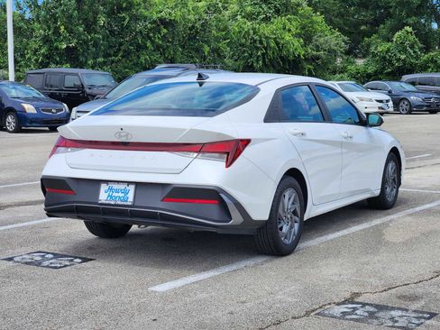 Used 2024 Hyundai Elantra SEL FWD image 6