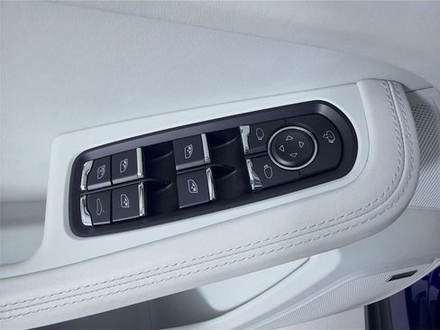 Used 2026 Porsche Macan Turbo AWD/4WD image 8