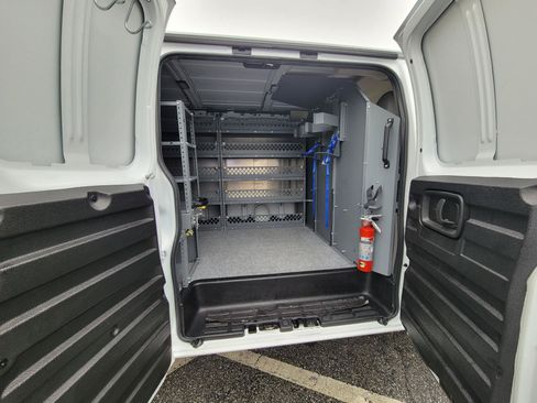 Used 2022 GMC Savana 2500 RWD image 30