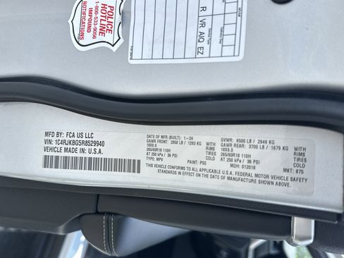 Used 2024 Jeep Grand Cherokee L Limited w/ Luxury Tech Group II image 38