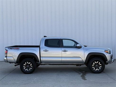 Used 2022 Toyota Tacoma TRD Off-Road image 3