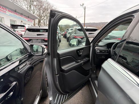 Used 2023 Lincoln Aviator Standard AWD w/ Premium Package image 14