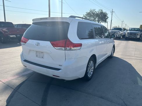 Used 2014 Toyota Sienna XLE FWD image 9