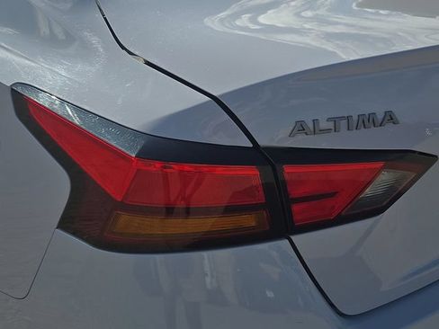Used 2024 Nissan Altima 2.5 SR FWD image 10