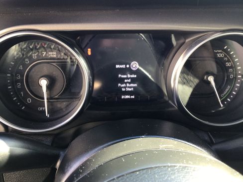 Used 2023 Jeep Wrangler Unlimited w/ Sun & Screen Package image 13