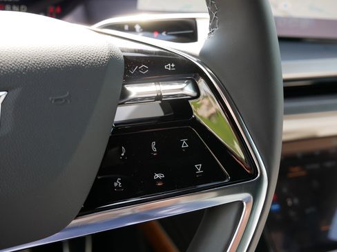New 2026 Cadillac Vistiq Luxury w/ LPO, Floor Liner Package AWD/4WD image 22