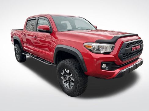 Used 2016 Toyota Tacoma TRD Off-Road w/ Premium & Technology Package image 4