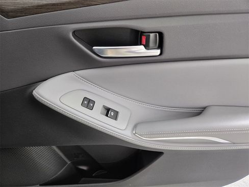 Used 2019 Toyota Avalon XLE image 21