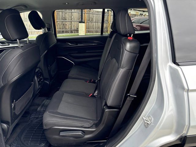 Used 2021 Jeep Grand Cherokee L Laredo w/ Luxury Tech Group I AWD/4WD image 18