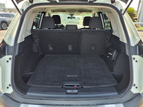 Certified 2022 Nissan Rogue SV image 11